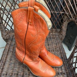 Acme Vintage Women’s western boots. Size 6 1/2. Rust color.